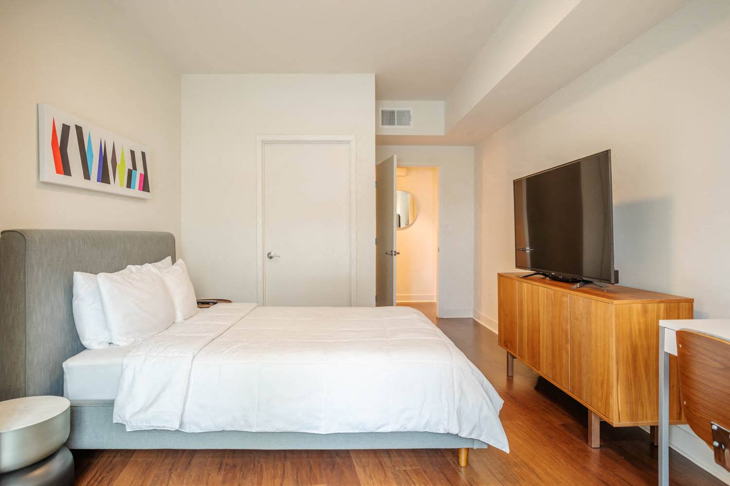 Wilshire-Margot-furnished-two-bedroom